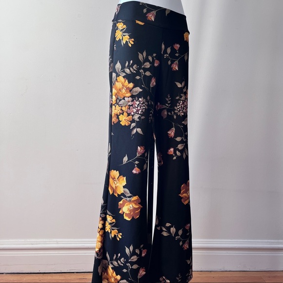 Sensational Collection Black Floral Print Bell Bottom Pants Size S - Picture 3 of 7